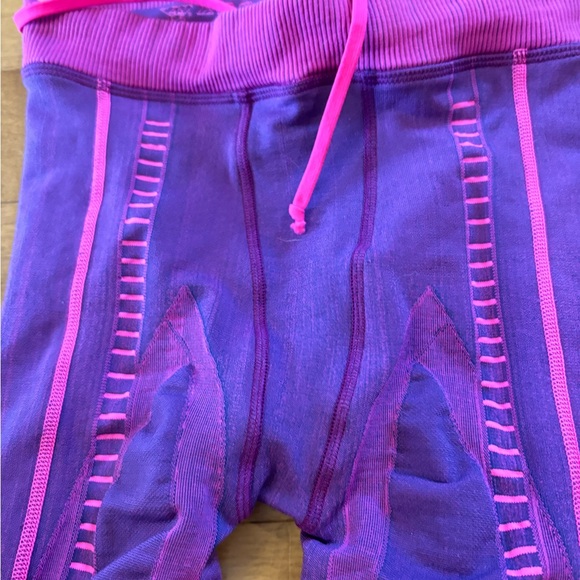 Three items.  Workout outfit. Xs. Stretchy - Picture 5 of 6